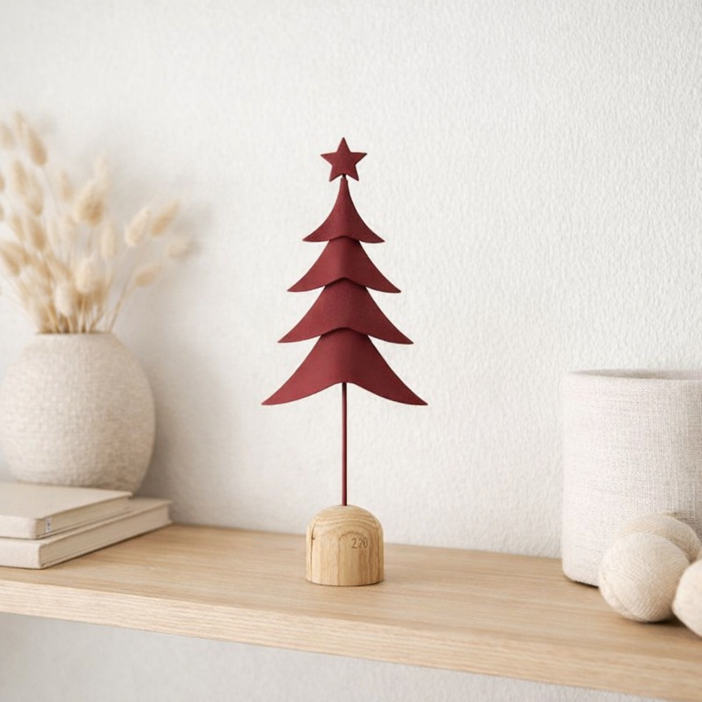 J -Liline Decoration Tree de Noël à pied + étoile - Métal / bois - rouge - S en situation