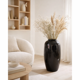 Vase J-Line - porcelaine - noir - grand - 55 cm de haut en situation