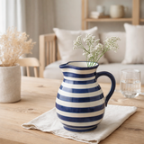 Pichet J-Line Granada Stripes - céramique - blanc/bleu - moyen en situation
