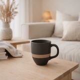 Mug J-Line - céramique - taupe/noir en situation