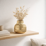 Vase J-Line Ari - verre - or - petit - 17,50 cm de haut en situation