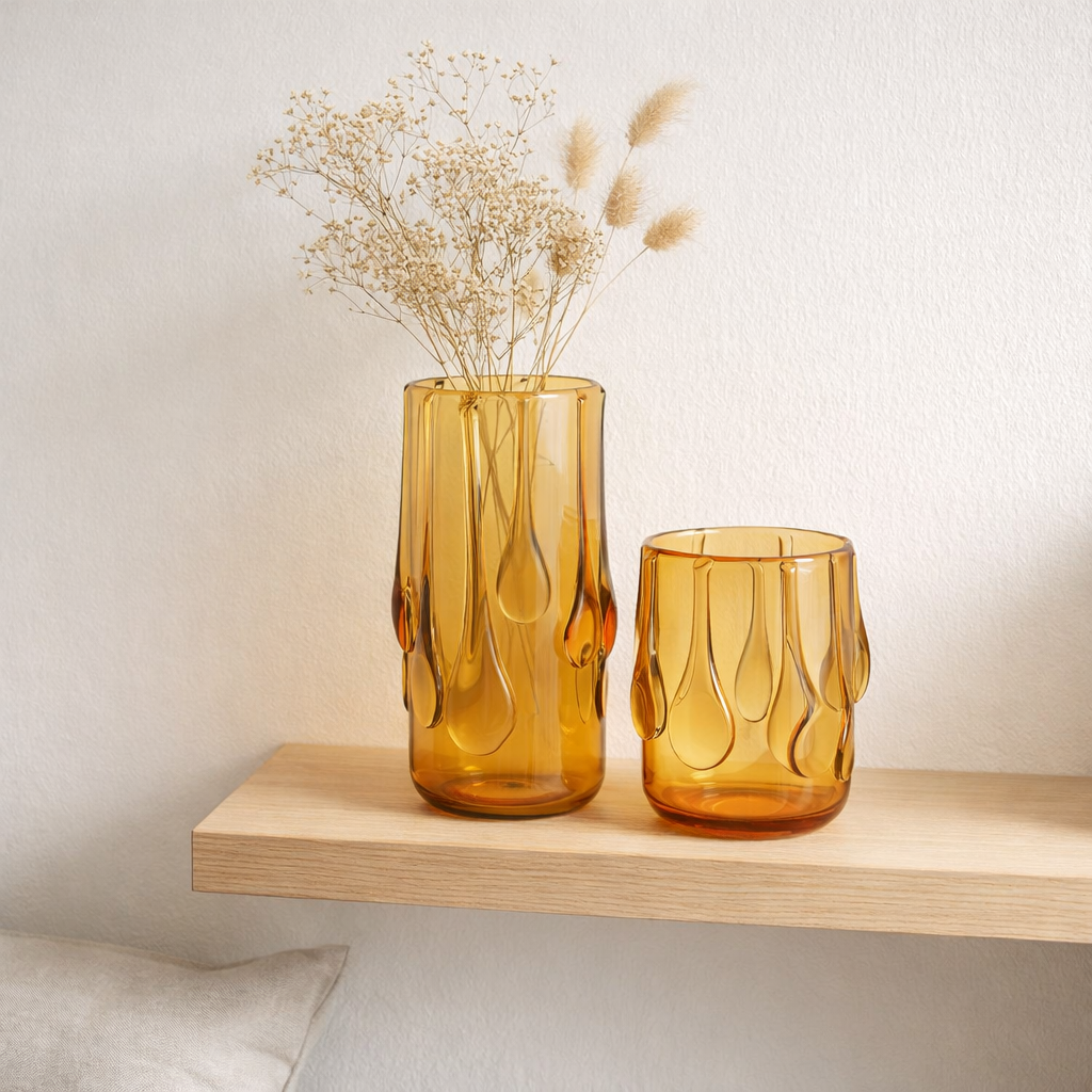 J-line vase Drippy - Glass - Amber - grand - 33 cm de haut en situation