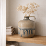 J-Line Vase Jug Handle - Céramique - Beige / Gray - Small - Ø 21 cm en situation