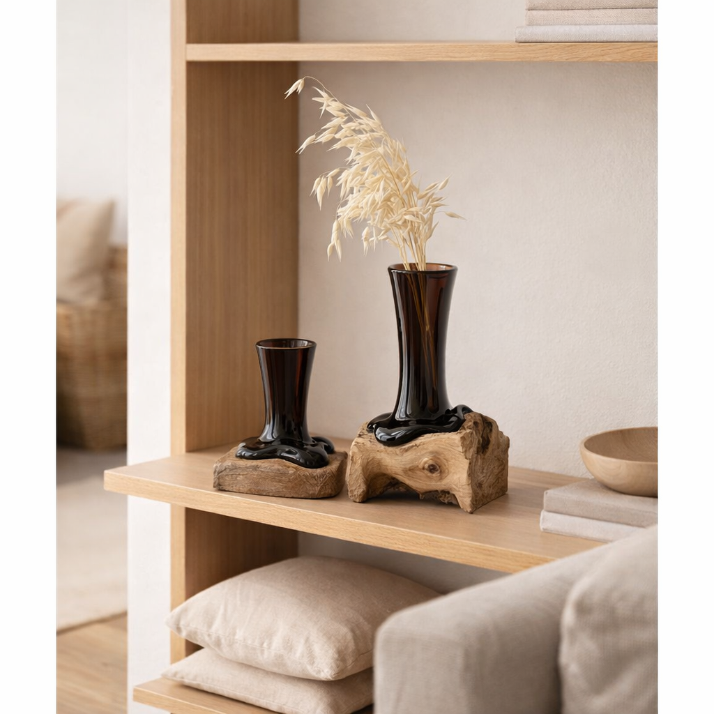 Vase J-Line High Gamal - bois/verre - naturel/marron - S - 19,5 cm de haut en situation