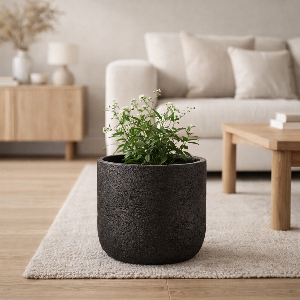 J -line Flowerpot rugueux - Céramique - noir - Moyen - Ø 18,5 cm en situation