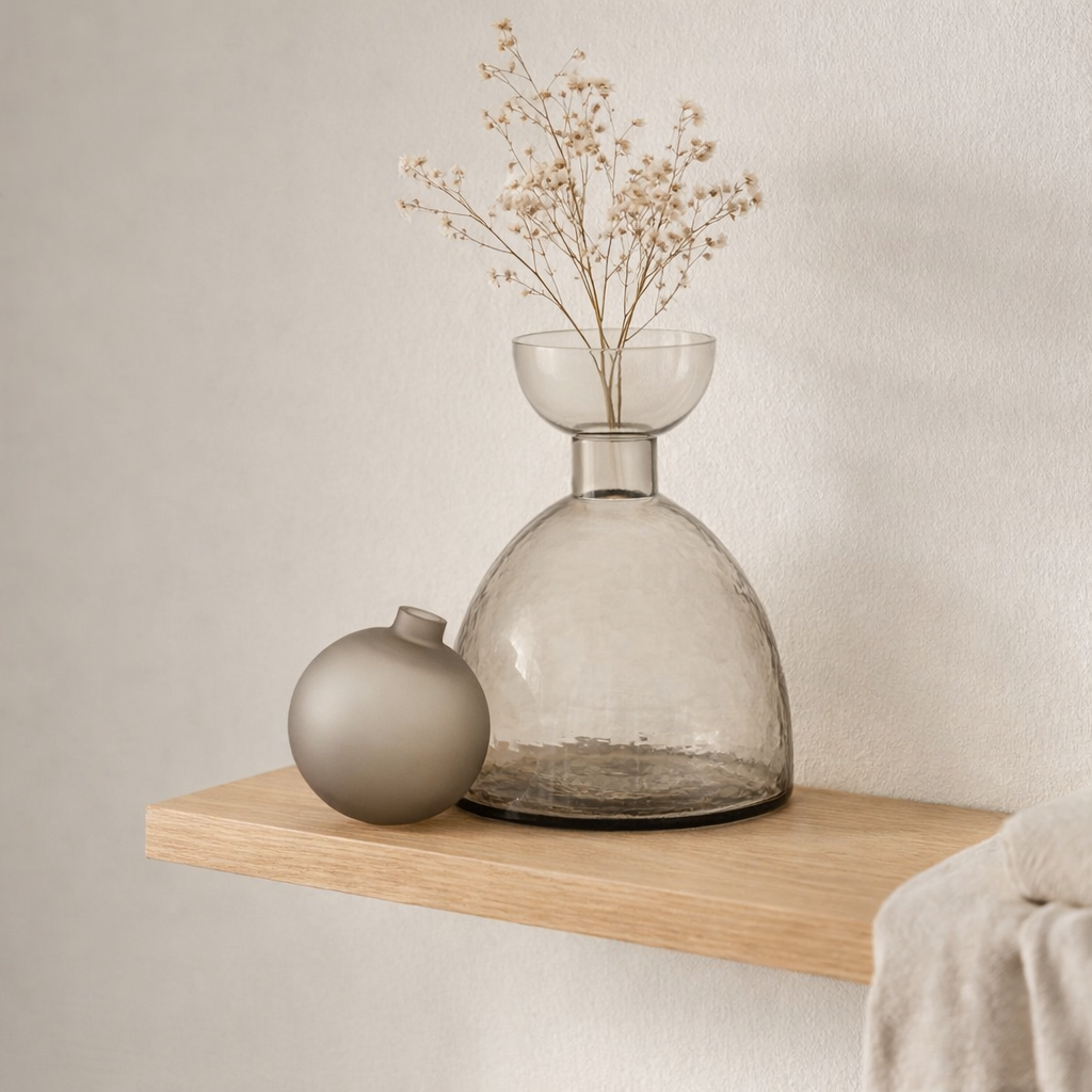 J-Line Vase Bottle + Cap Yara - Verre - Gray - Small - Ø 20 cm en situation