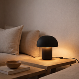 Lampe de table J-Line - fer - noir - S en situation