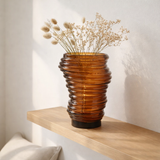 J -Line Vase Tornado - Verre - Brown - Grand - 27,5 cm de haut en situation