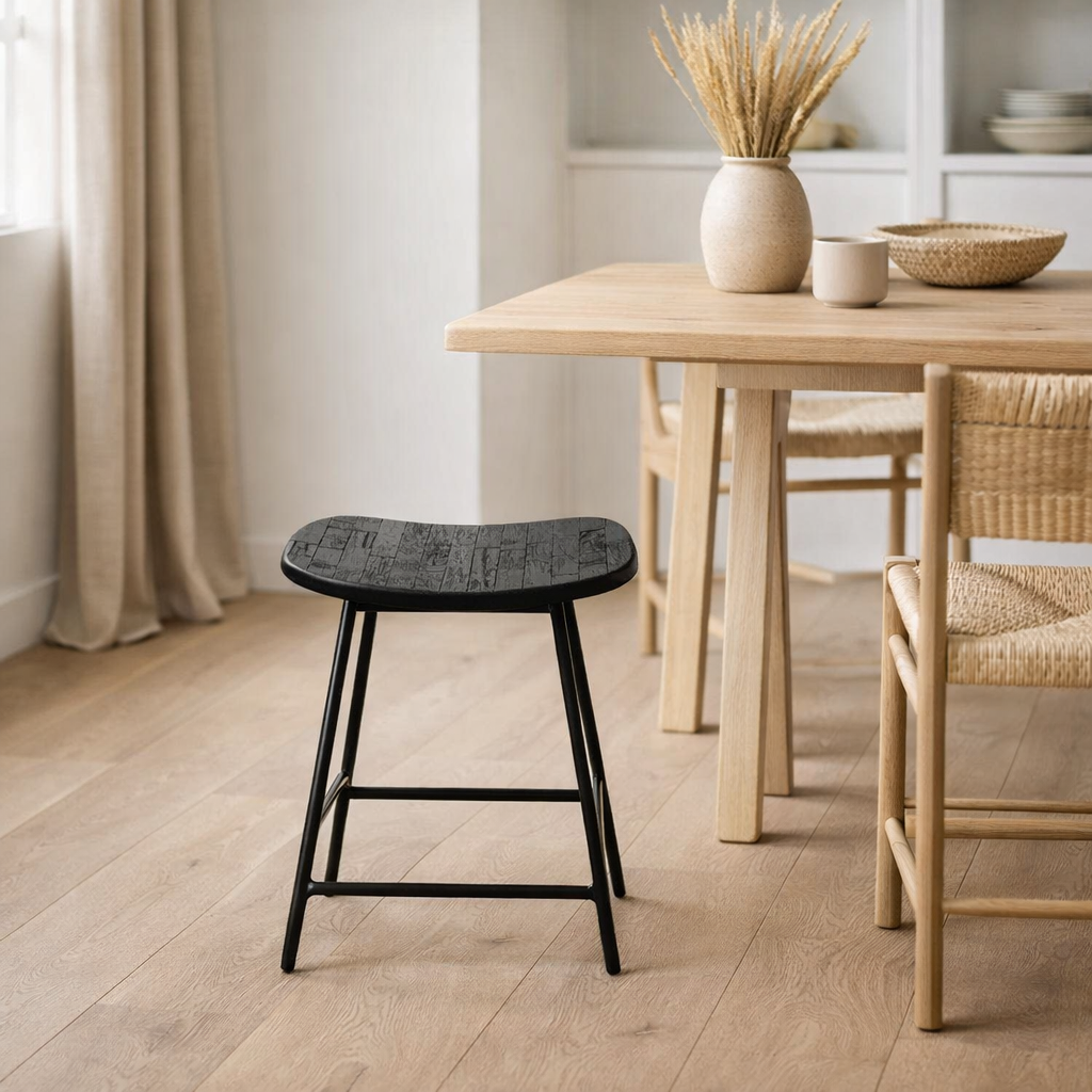Chaise J-Line Rectangulaire - bois recyclé - noir - petite en situation