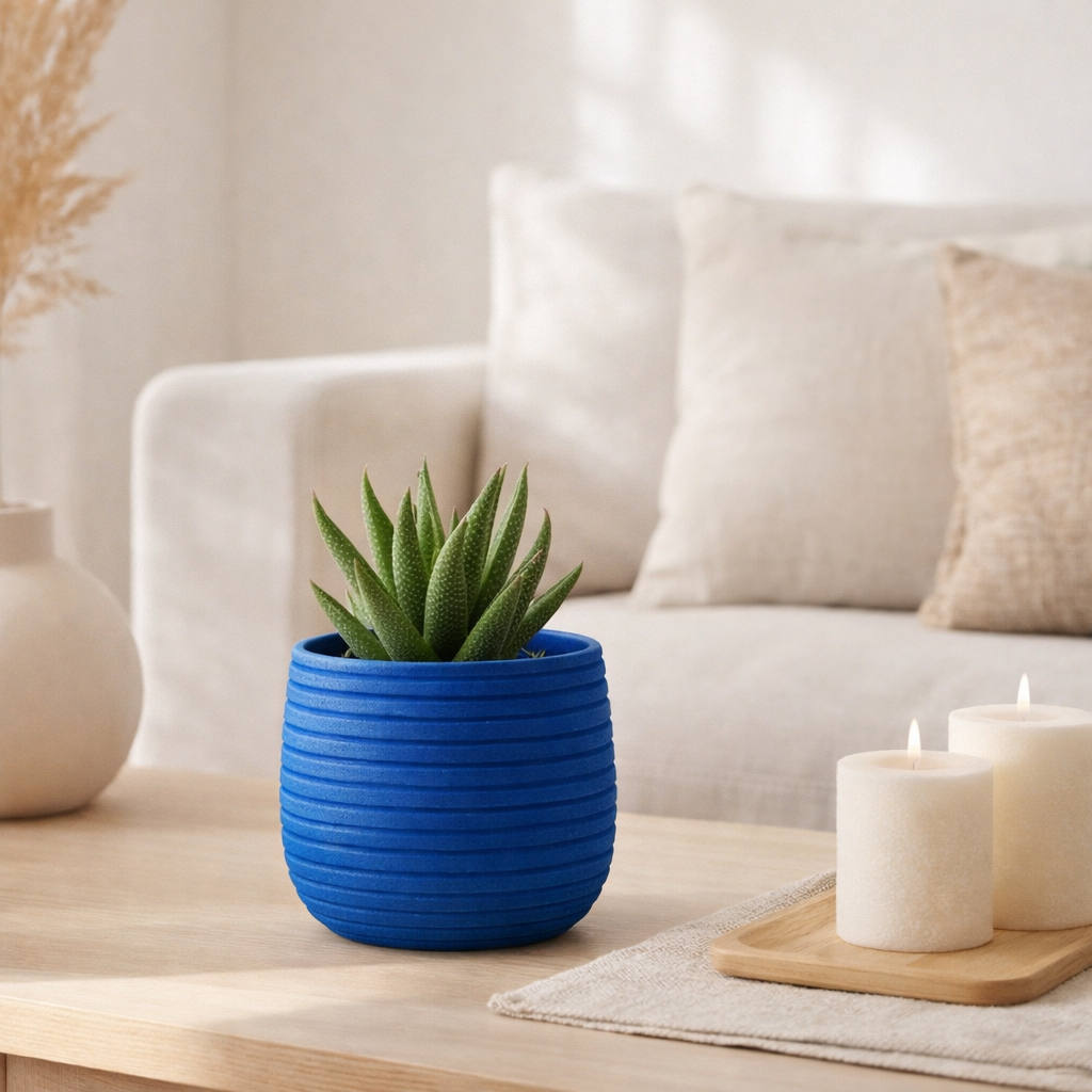 J -line Flowerpot Fiesta - Céramique - Bleu - Small - Ø 14 cm en situation