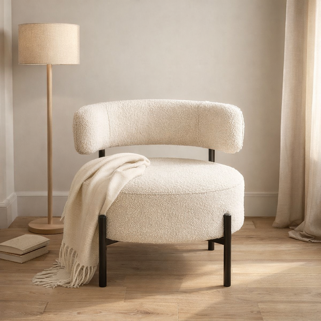 J-Lounge Chair Bouclé - Multiplex / Polyester - Blanc / noir en situation