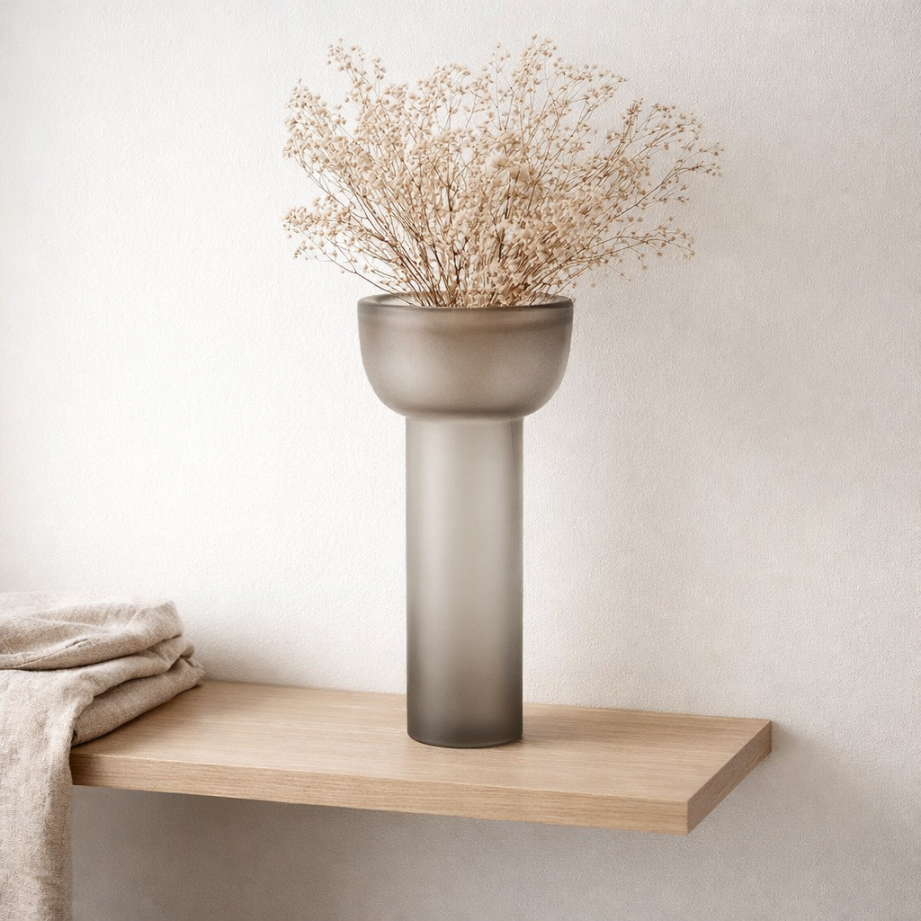 J -line vase / chandelier Yara - Glass - Grayige - grand - 38 cm de haut en situation