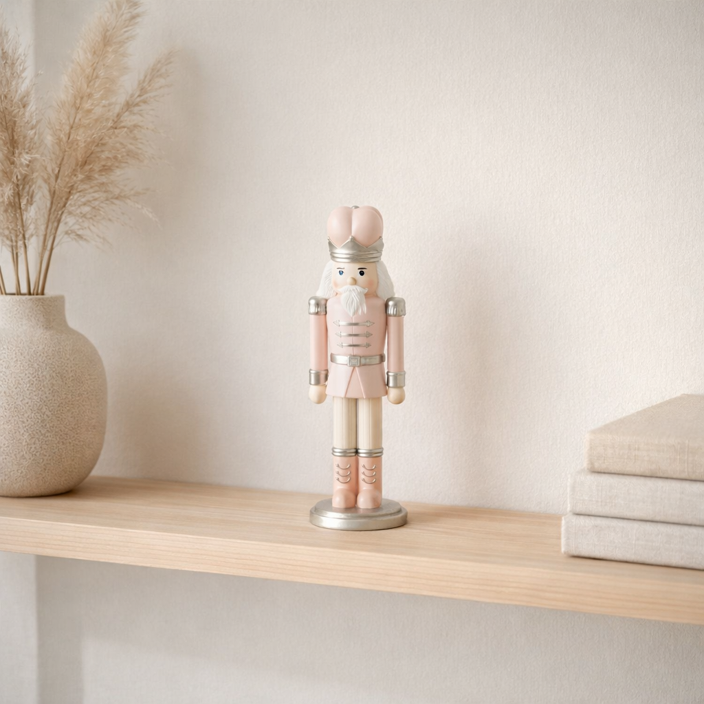 Figurine J-Line Casse-Noisette - résine - rose/blanc - petit en situation