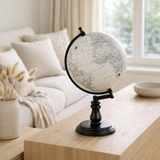 Globe J-Line sur socle - bois - gris/noir - grand en situation