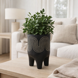 J -line Flowerpot sur pied Golf - Ciment - Black - Grand - 21 cm de haut en situation