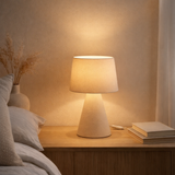 La lampe de table J -line Small Kap - Céramique - Beige en situation