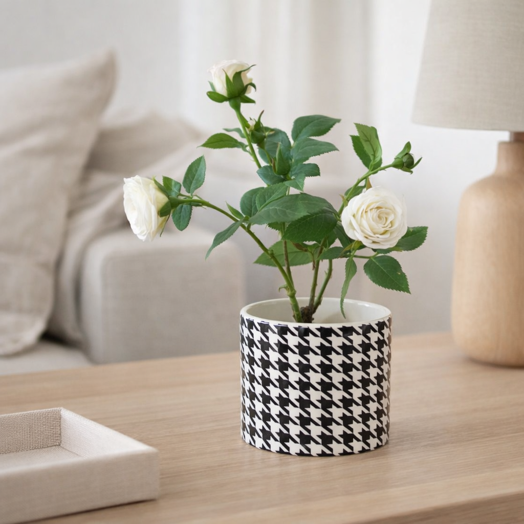 Pot de fleur J-Line Pied-De-Poule - céramique - blanc/noir - petit en situation
