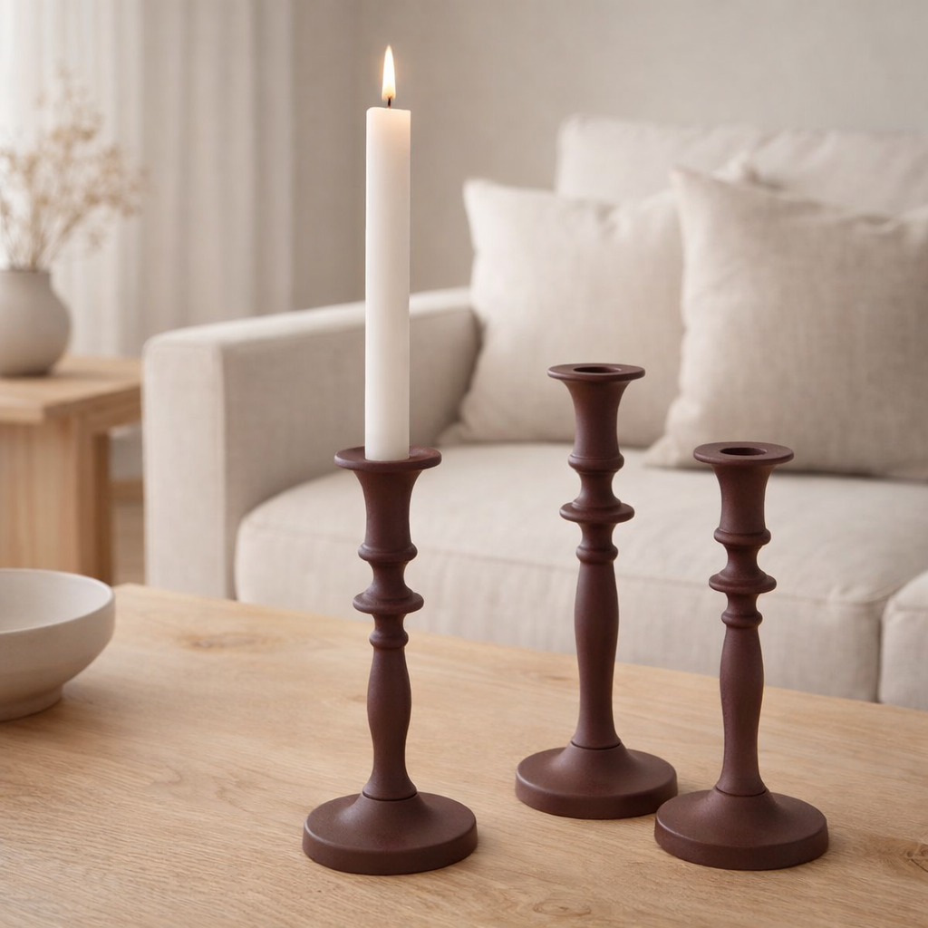 J-Line Lot de 3 bougeoirs Classic Aluminium Marron Châtaignier en situation
