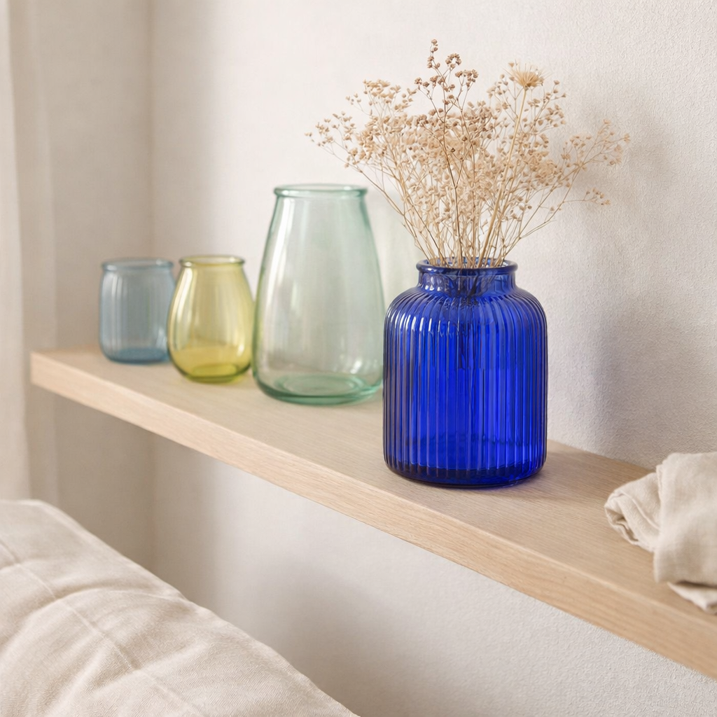 J-line vase Stripe - Verre - Bleu - 20 cm de haut en situation