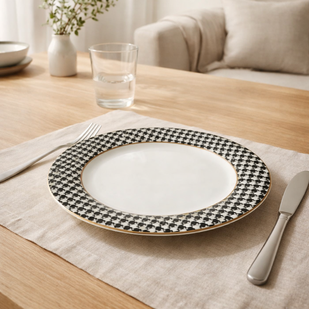 Assiette J-Line Pied-De-Poule - porcelaine - blanc/noir - L en situation