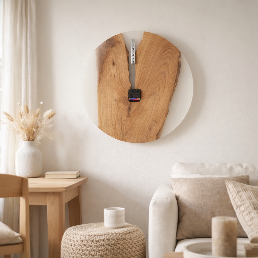 J -Liline Mur Horloge moderne - Bois / Résine époxy - Natural / White en situation