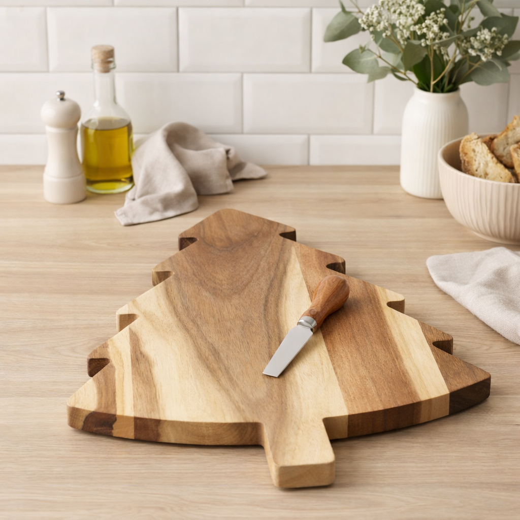 Planche à fromage J-Line + couteau Sapin de Noël - bois - naturel en situation
