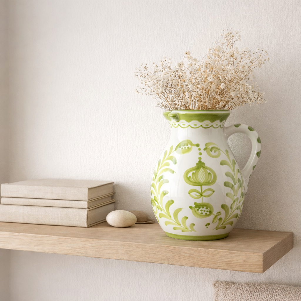 J-Line Jug Grenade - Céramique - Blanc / Green - Large en situation