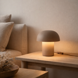 Lampe de table J-Line - fer - taupe - S en situation
