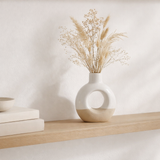Vase J-Line Circle - porcelaine - blanc - petit - 17,5 cm de haut en situation