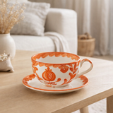 J -line Cup + Saucer Grenade - Céramique - Blanc / Orange en situation