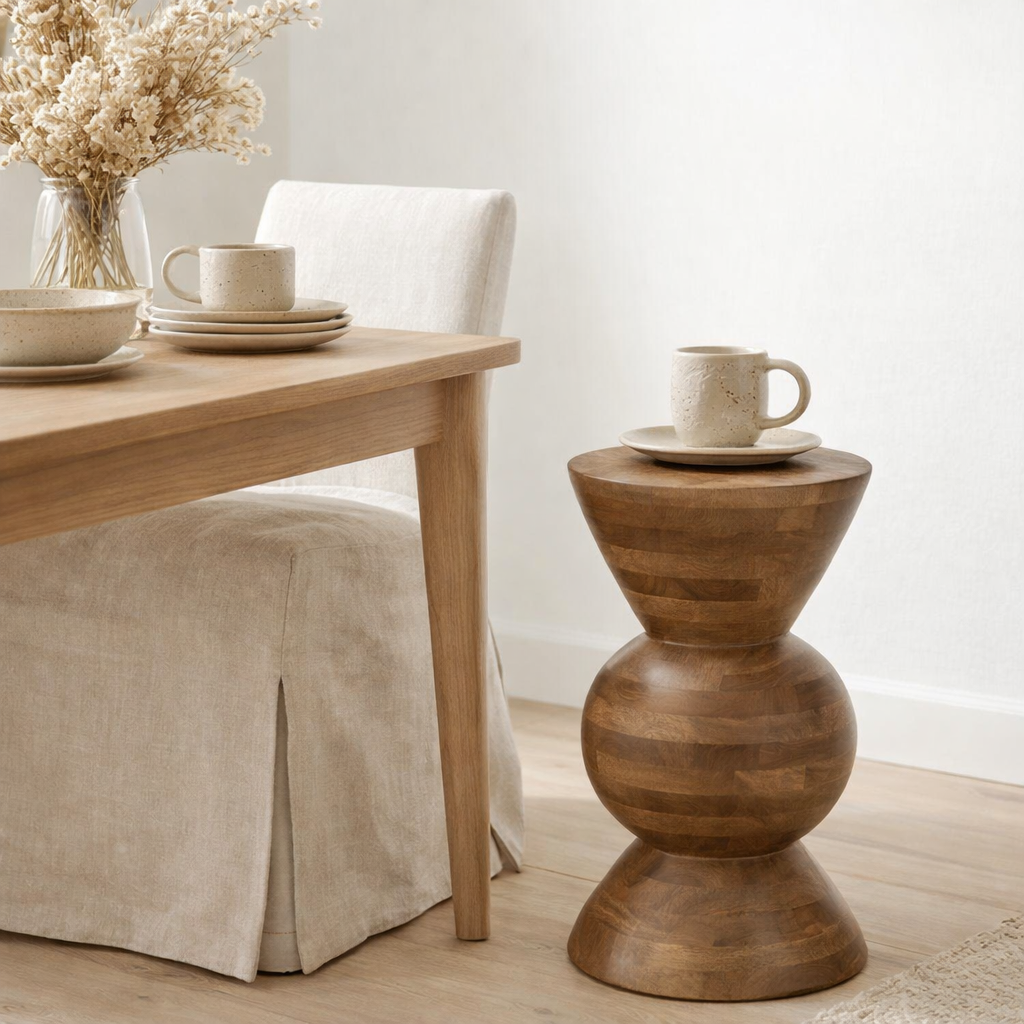 Table d'appoint J-Line Candy en bois de manguier marron en situation