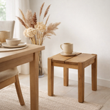 Table d'appoint en j-line Bruce teak naturel en situation