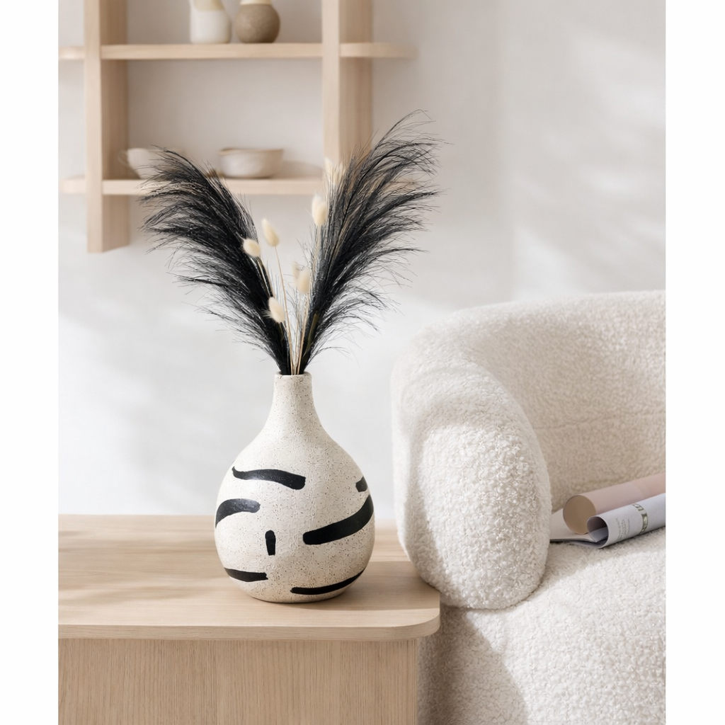 J-Line Vase Bay Pear Faïence Blanc/Noir en situation