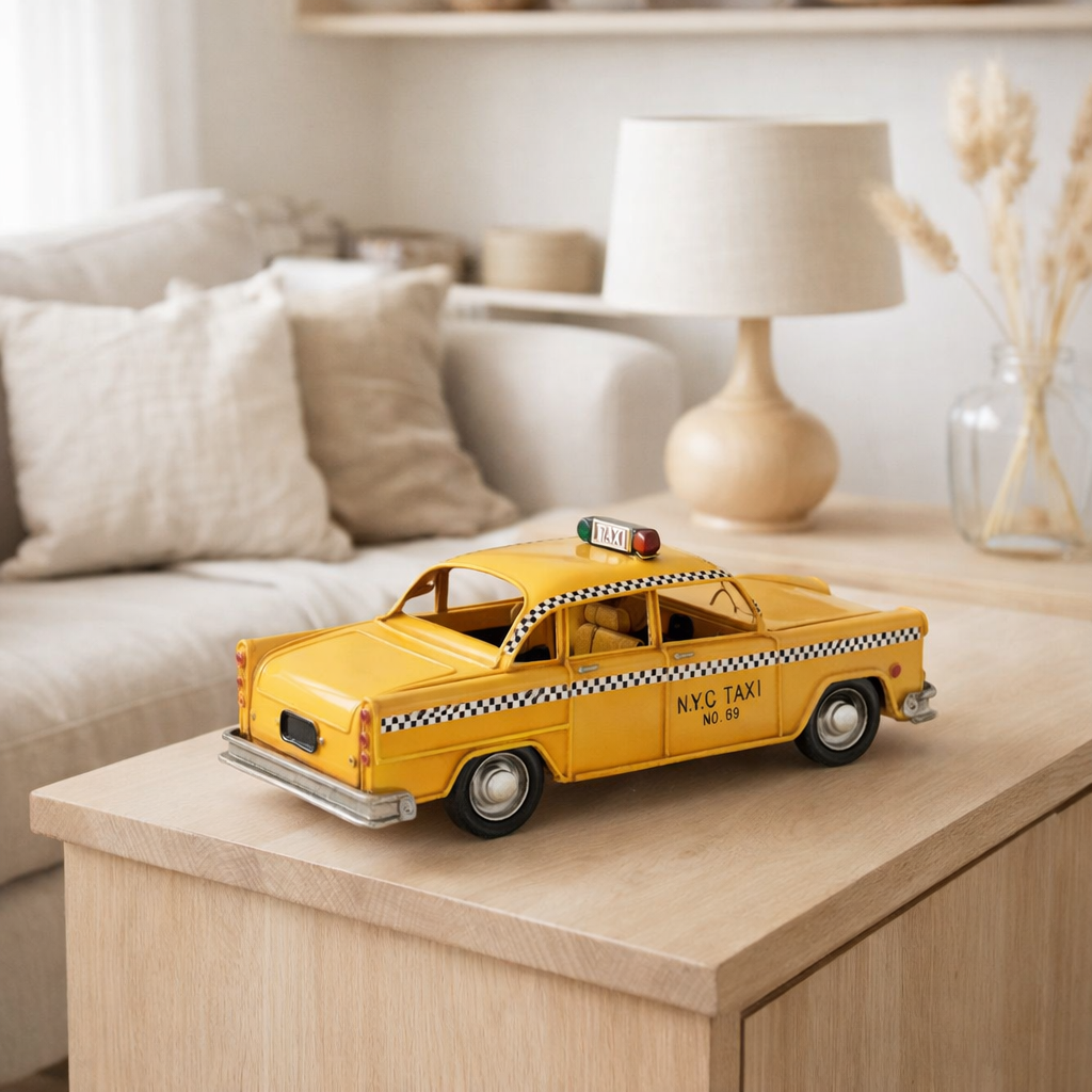 J-Line décoration Taxi Antique - métal - jaune chaud en situation