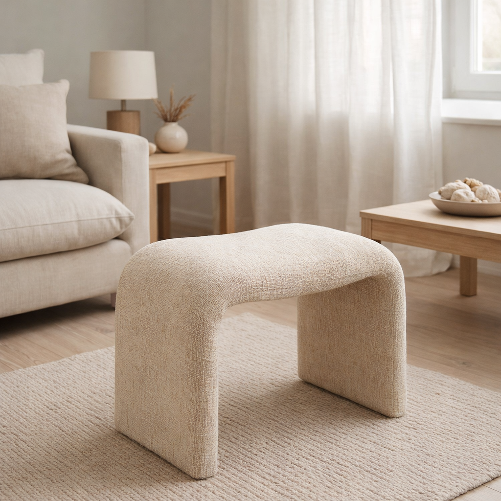 Tabouret J-Line forme N - textile - beige en situation
