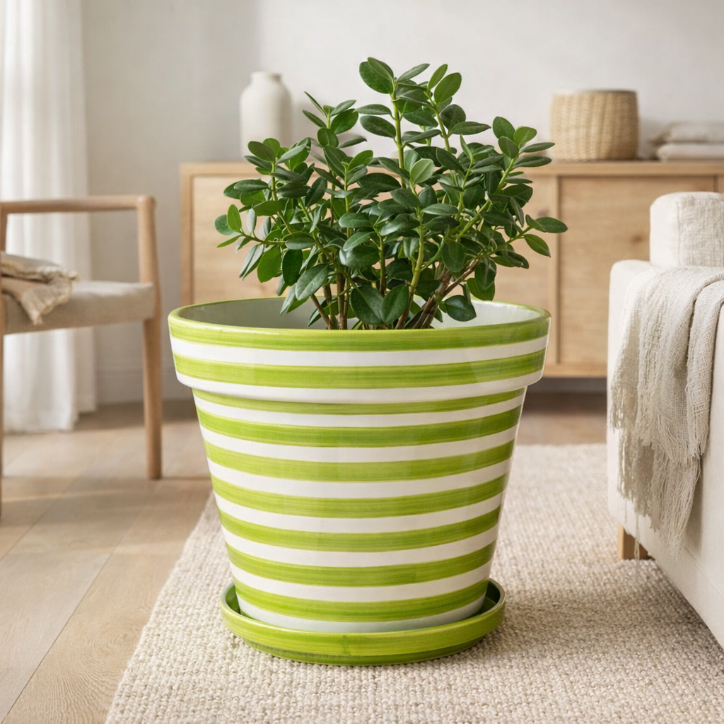 J -Liline Flowerpot Granada Stripes - Céramique - Green - XL - Ø 50 cm en situation