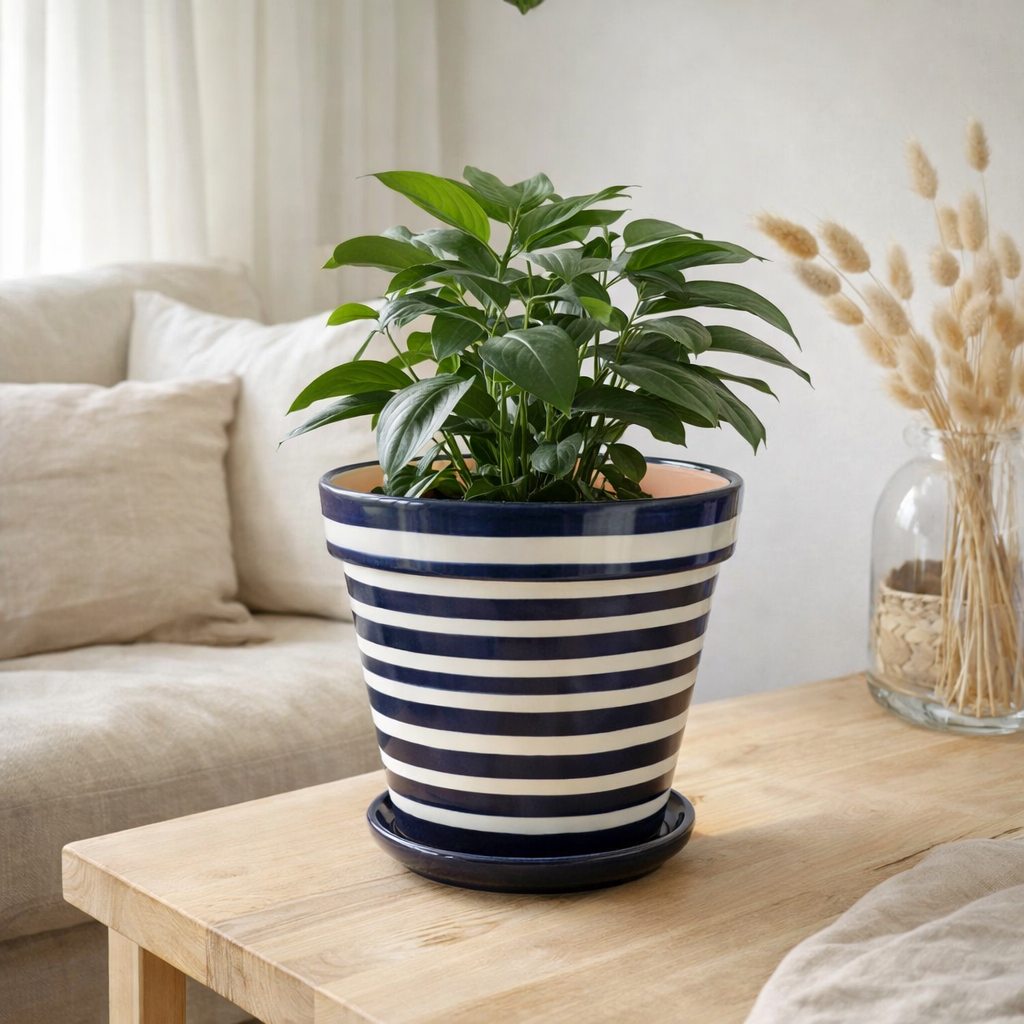 J-Line Flowerpot Grenade Stripes - Céramique - Bleu - Small - Ø 27 cm en situation