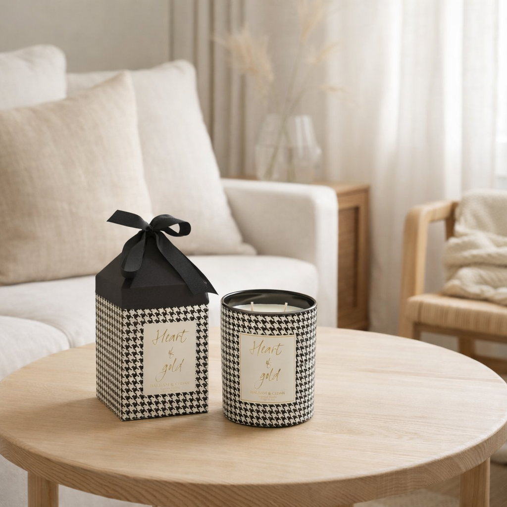 Bougie parfumée J-Line Heart Of Gold - Balsam & Cedar - blanc/noir - L en situation