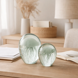 J -line Presse Paper Calypso - Verre - Transparent / Green - Grand en situation