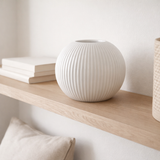 J -line Decoration Ball - Ceramics - White - Small en situation