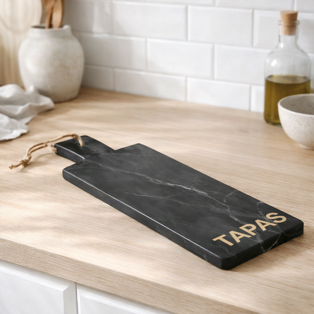 Planche à découper J-Line Tapas Rectangle Marble - pierre - noir/or - grand en situation