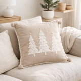 J-Line coussin Sapins de Noël Pompons - coton - beige/blanc en situation