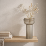 J -line vase / chandelier Yara - Glass - Grayige - moyen - 32 cm de haut en situation