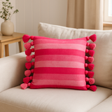 Détail des rayures du coussin J-Line en coton rose