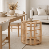 Table d'appoint en rotin | Table de bout | Table de canapé ALAMAYA en situation