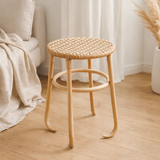 Tabouret en rotin KOLAKA Naturel Ø35 cm avec surface d'assise tressée | Petit tabouret rond à trois pieds en situation