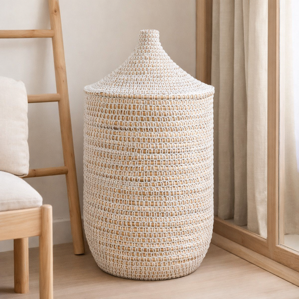 Panier à linge avec couvercle KAJA en fibre de banane en situation