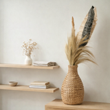 Vase Boho tressé DAYANA naturel en Jacinthe d'Eau en situation