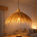 Grand abat-jour en jonc de mer – Suspension naturelle avec franges – Suspension Boho – Lampe suspendue tropicale faite à la main MAWANA (Ø 53 cm) en situation