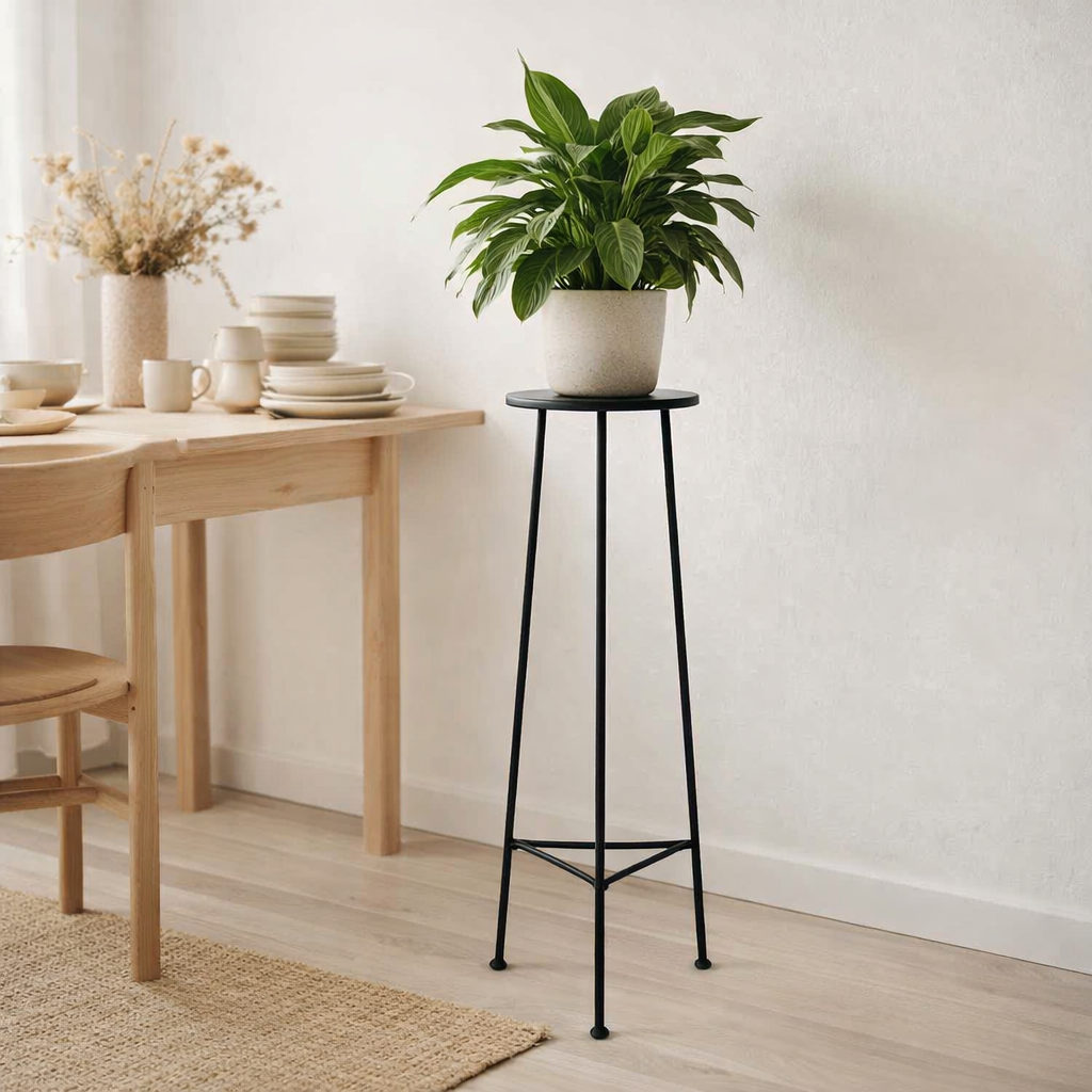 Table à plantes Adine Noir en situation